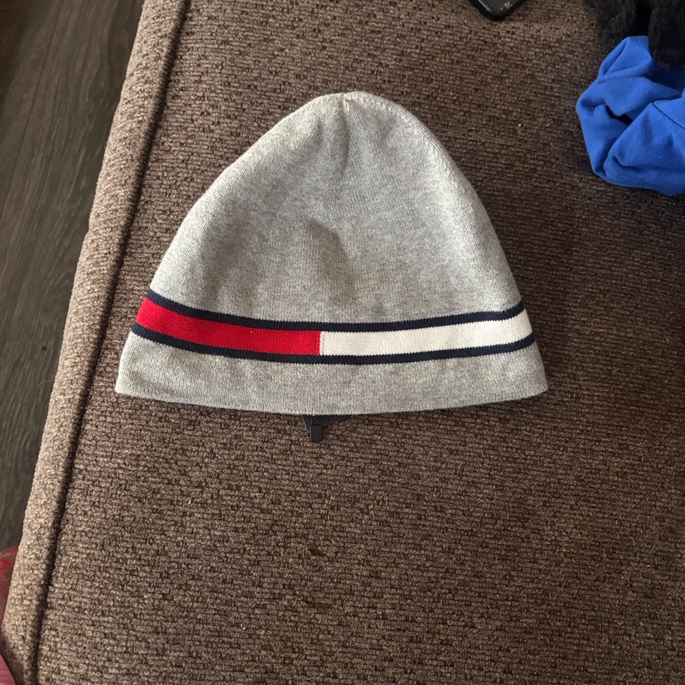 Tommy Hilfiger Gray Knit Beanie Hat with Red and Blue Accents - Picture 3 of 6